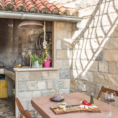 1 Bedroom Stunning In * Makarska