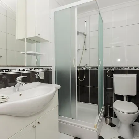 Veliko Brdo Iii マカルスカ