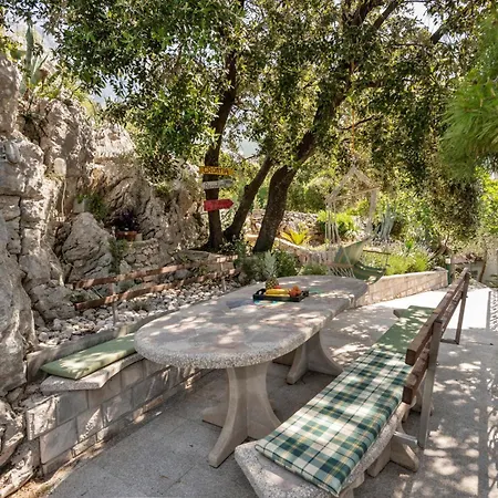 1 Bedroom Stunning In *