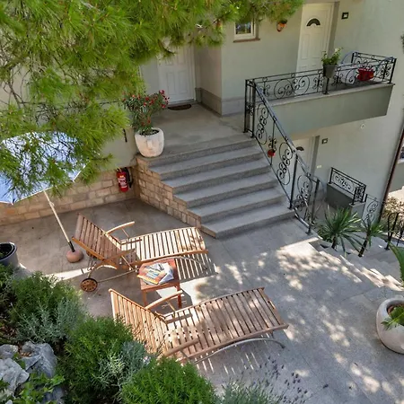 Apartment 1 Bedroom Stunning In Makarska