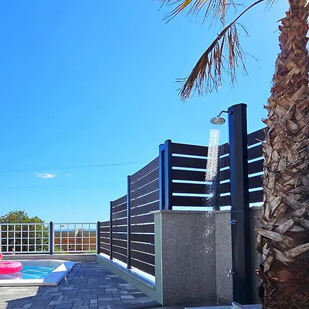 Veliko Brdo Iii アパート